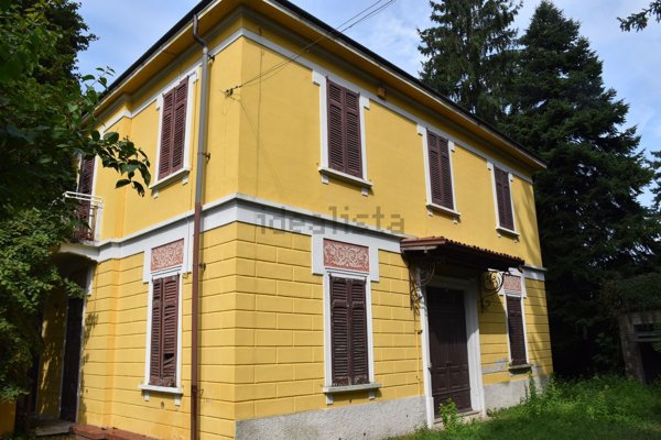 casa indipendente in vendita a Venegono Superiore