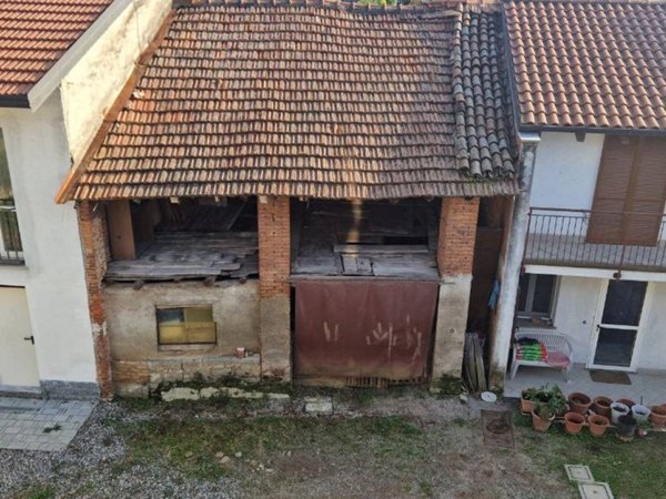 casa indipendente in vendita a Venegono Superiore