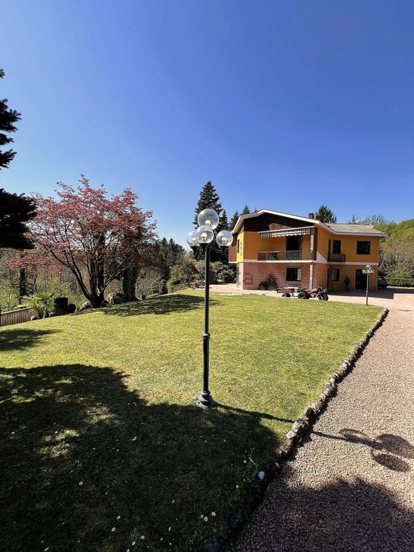 casa indipendente in vendita a Venegono Superiore