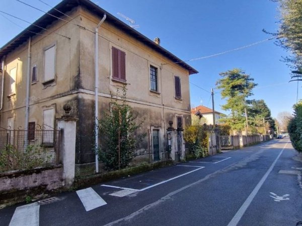 casa indipendente in vendita a Venegono Superiore