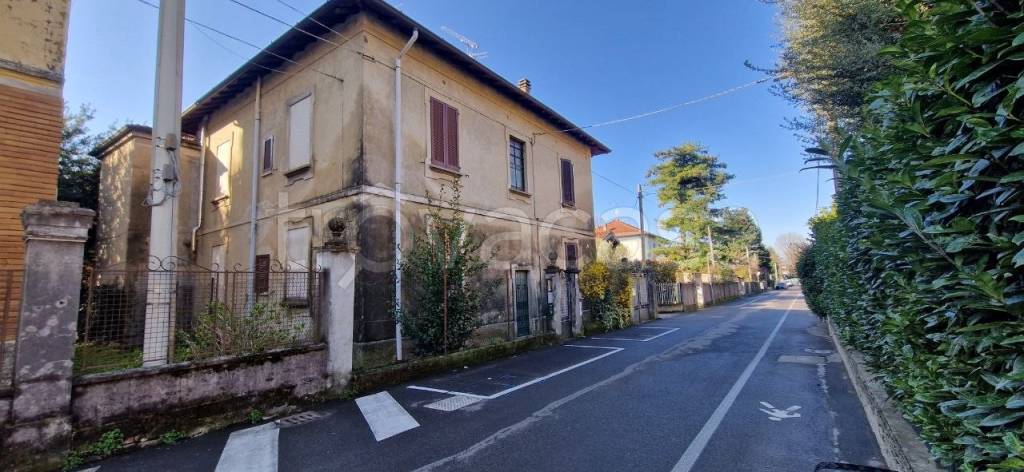 casa indipendente in vendita a Venegono Superiore