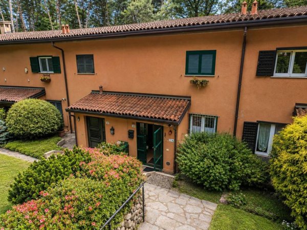 casa indipendente in vendita a Venegono Superiore