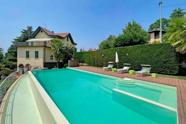 casa indipendente in vendita a Venegono Superiore