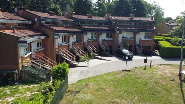 casa indipendente in vendita a Venegono Superiore