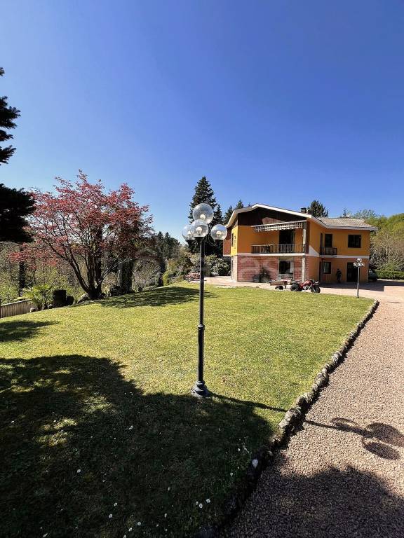 casa indipendente in vendita a Venegono Superiore in zona Pianbosco