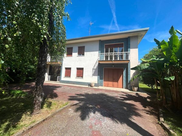 casa indipendente in vendita a Venegono Superiore