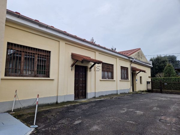 locale di sgombero in vendita a Venegono Superiore in zona San Martino