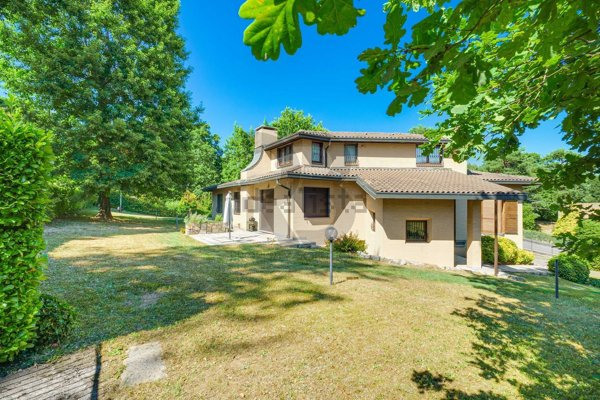 casa indipendente in vendita a Venegono Superiore in zona Pianasca