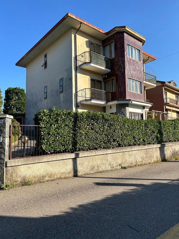 appartamento in vendita a Venegono Superiore in zona Pianasca