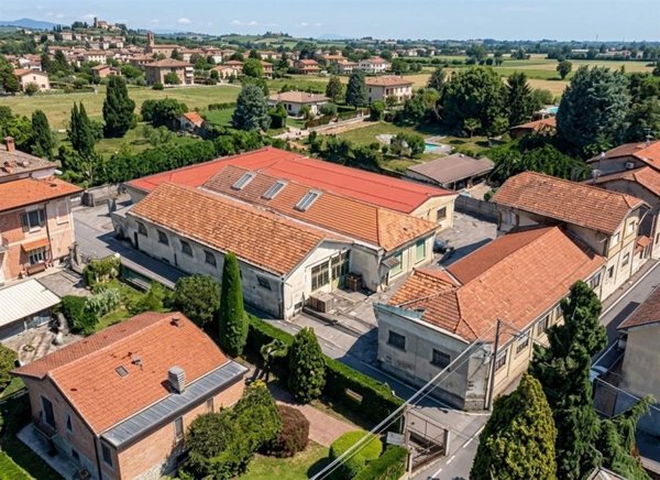 appartamento in vendita a Venegono Superiore