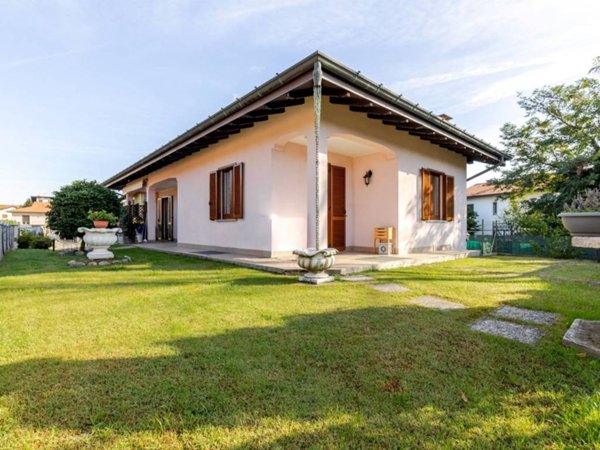 casa indipendente in vendita a Venegono Superiore in zona San Martino