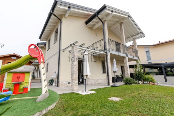 casa indipendente in vendita a Venegono Superiore in zona Pianasca