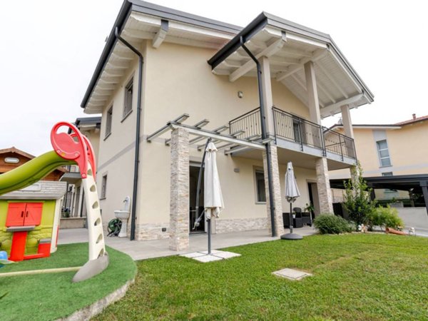casa indipendente in vendita a Venegono Superiore in zona Pianasca