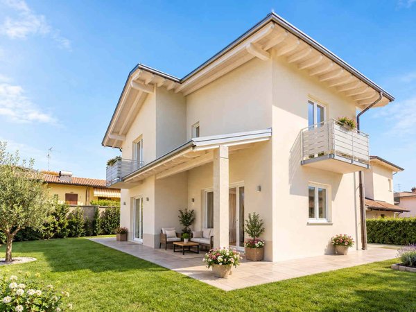 casa indipendente in vendita a Venegono Superiore in zona Pianasca