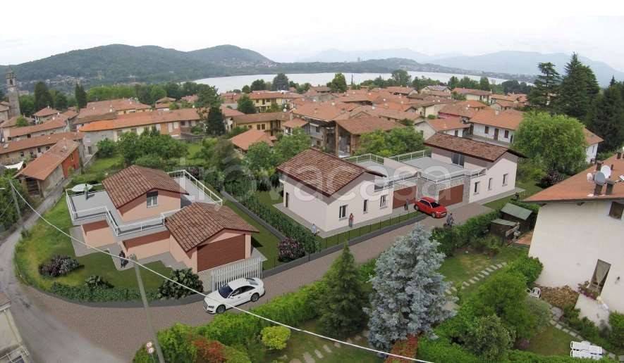casa indipendente in vendita a Vergiate in zona Corgeno