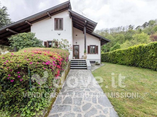 casa indipendente in vendita a Vergiate