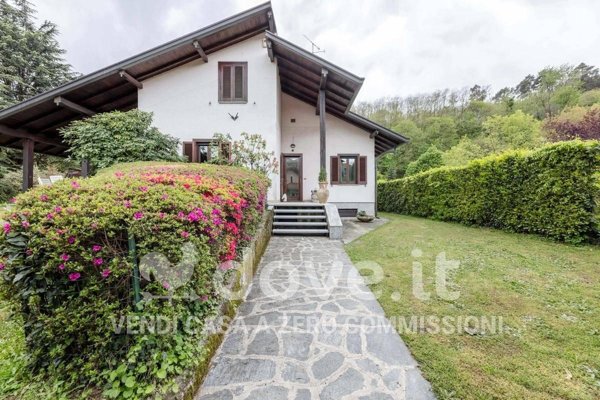 casa indipendente in vendita a Vergiate