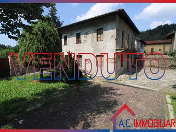casa indipendente in vendita a Vergiate