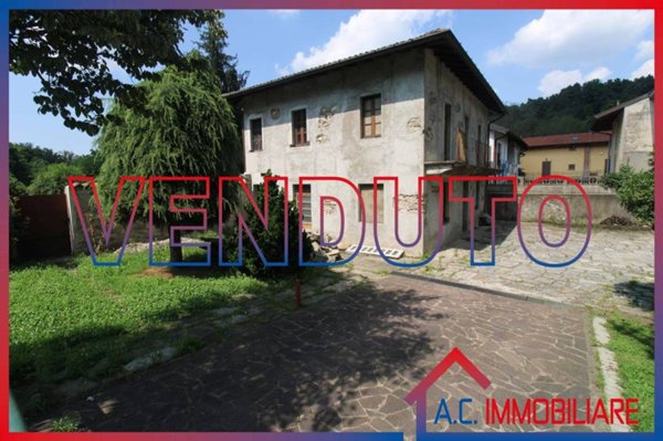 casa indipendente in vendita a Vergiate