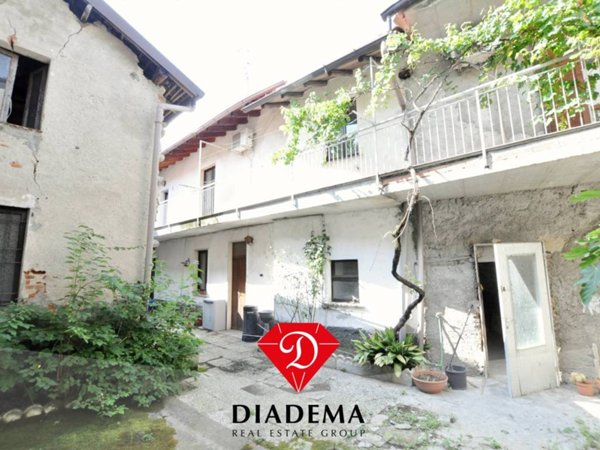 casa indipendente in vendita a Vergiate in zona Cimbro