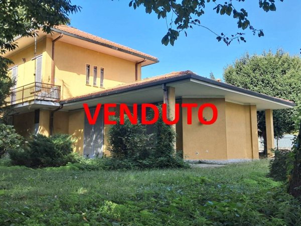 casa indipendente in vendita a Vergiate