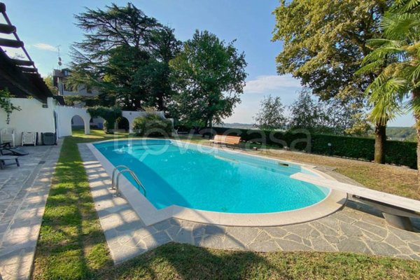 casa indipendente in vendita a Vergiate