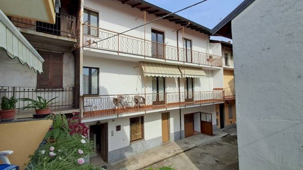 casa indipendente in vendita a Vergiate