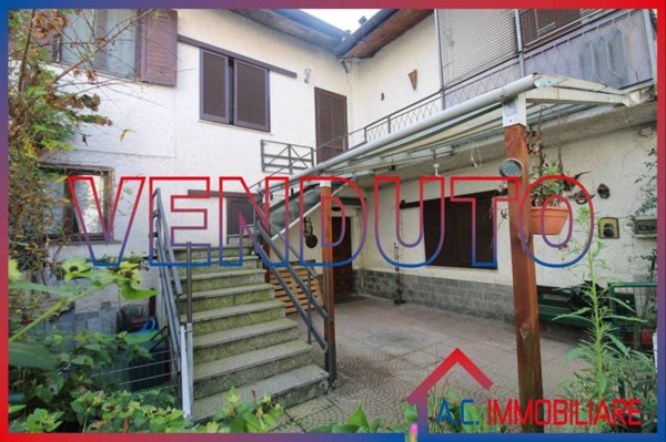 casa indipendente in vendita a Vergiate