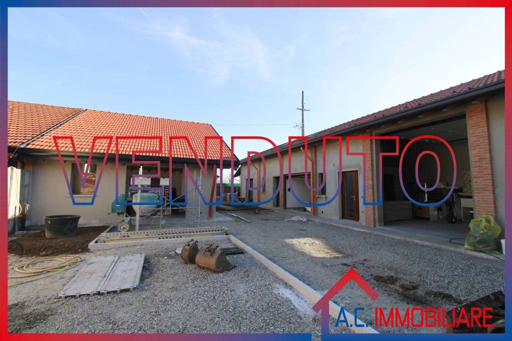 appartamento in vendita a Vergiate in zona Sesona