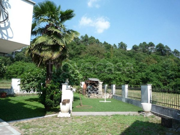 casa indipendente in vendita a Vergiate in zona Cuirone