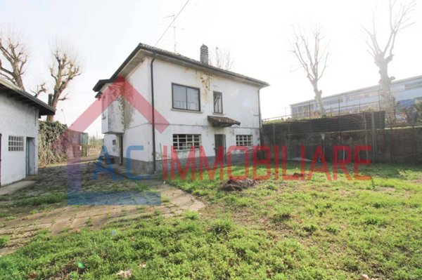 casa indipendente in vendita a Vergiate