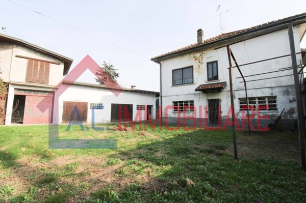 casa indipendente in vendita a Vergiate