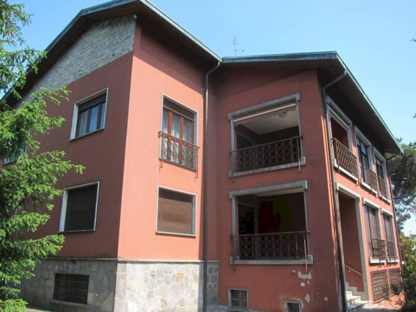 casa indipendente in vendita a Vergiate