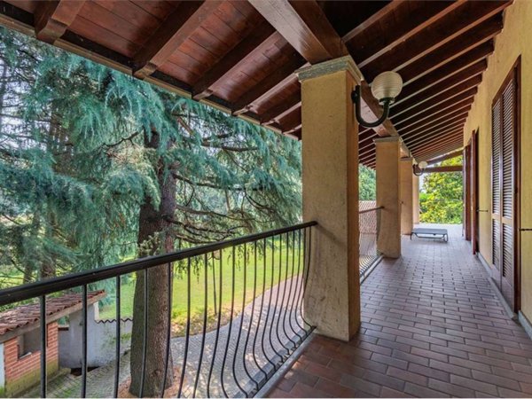 casa indipendente in vendita a Vergiate