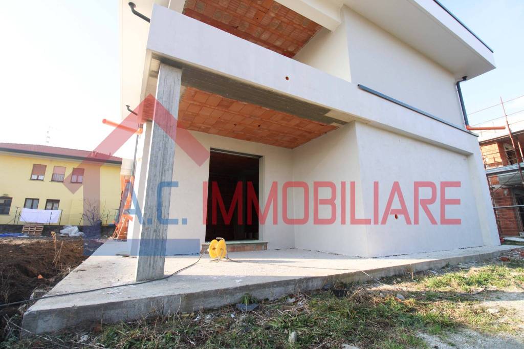 casa indipendente in vendita a Vergiate