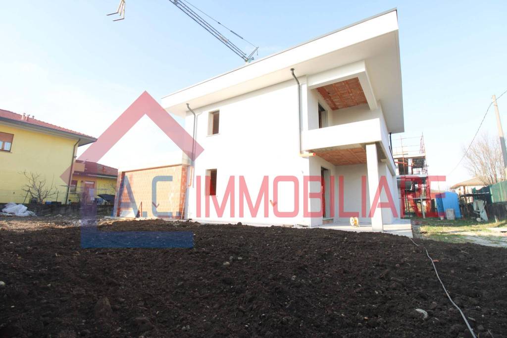 casa indipendente in vendita a Vergiate