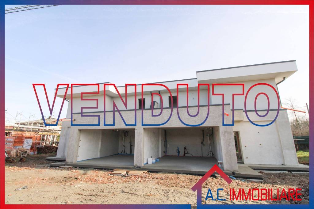 casa indipendente in vendita a Vergiate