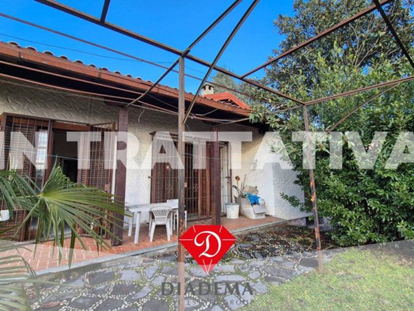 casa indipendente in vendita a Vergiate