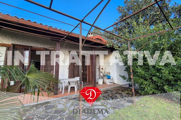 casa indipendente in vendita a Vergiate