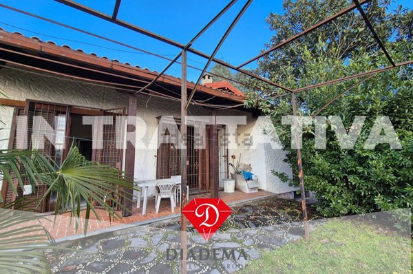 casa indipendente in vendita a Vergiate