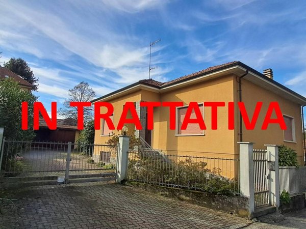 casa indipendente in vendita a Vergiate
