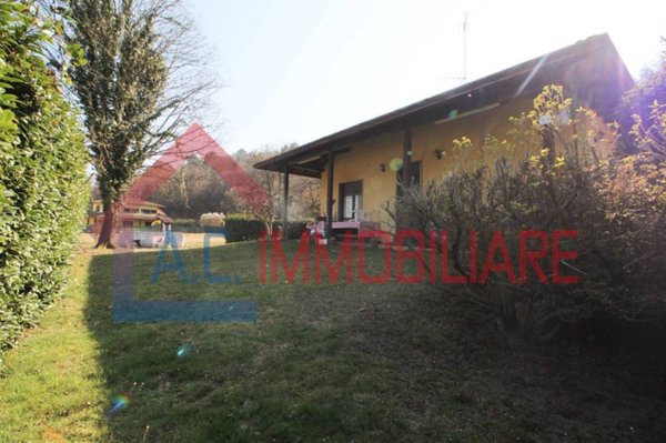 casa indipendente in vendita a Vergiate in zona Cuirone
