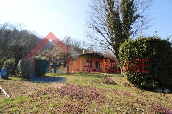 casa indipendente in vendita a Vergiate in zona Cuirone