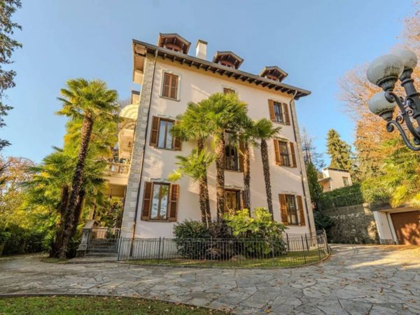 casa indipendente in vendita a Vergiate