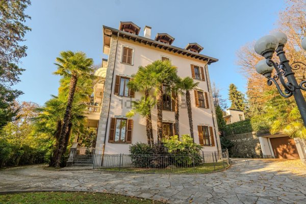 casa indipendente in vendita a Vergiate