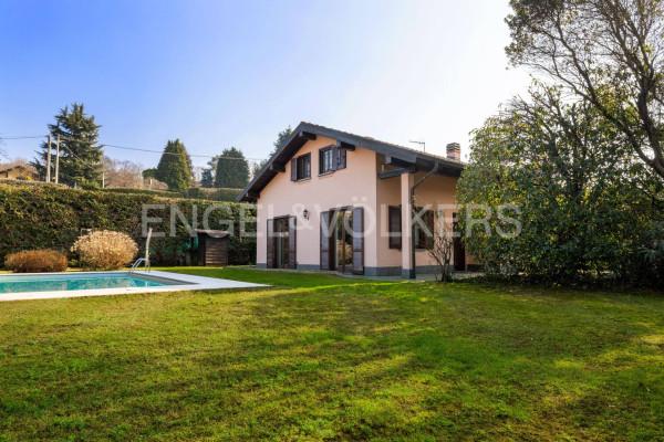 casa indipendente in vendita a Vergiate in zona Corgeno