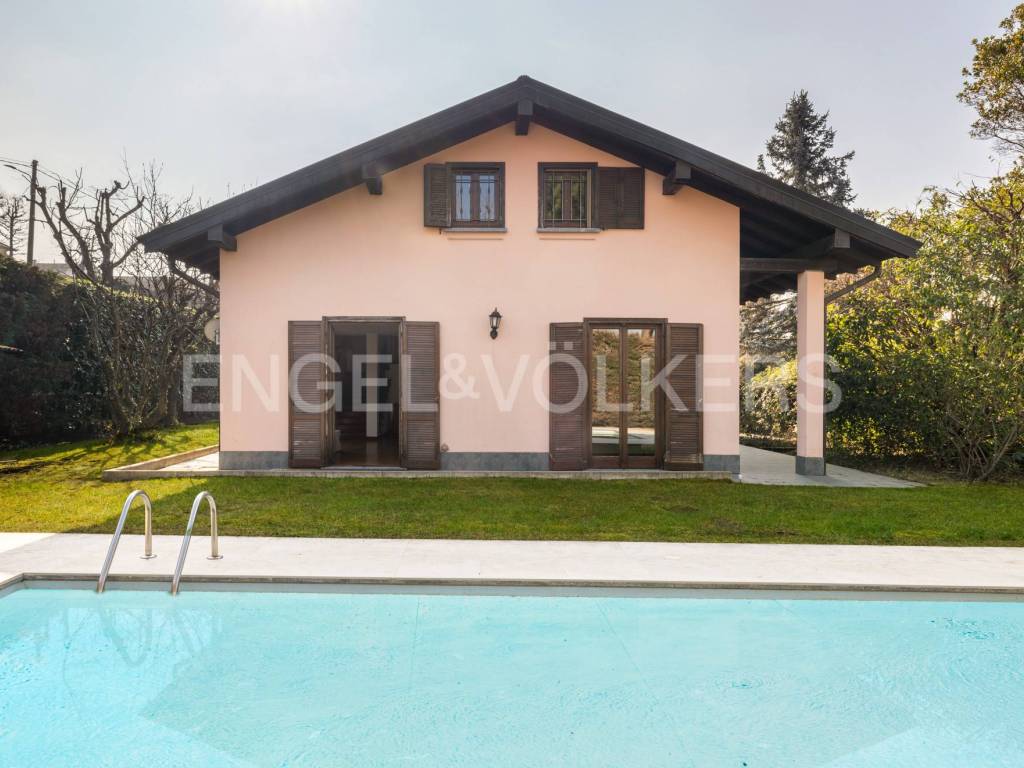 casa indipendente in vendita a Vergiate in zona Corgeno