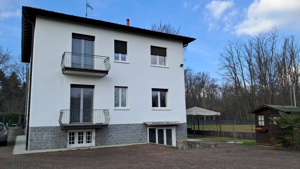 casa indipendente in vendita a Vergiate