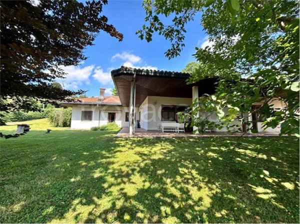 casa indipendente in vendita a Vergiate