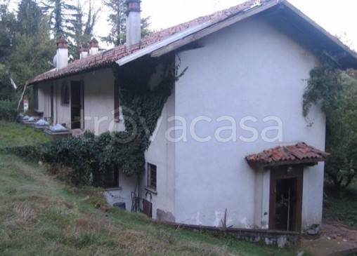 casa indipendente in vendita a Vergiate in zona Corgeno